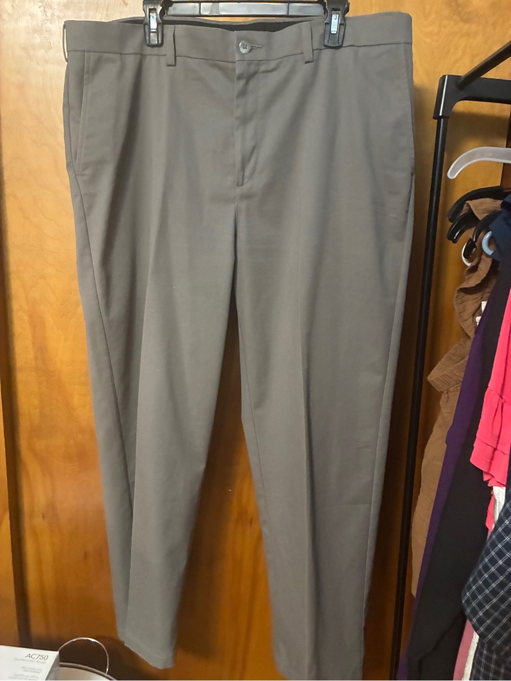 Croft and Barrow Men's Classic Straight Dress Pants Brown 40-32